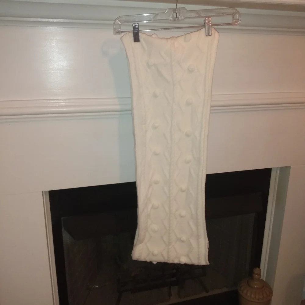 New York & Company  Cream chunky knit scarf